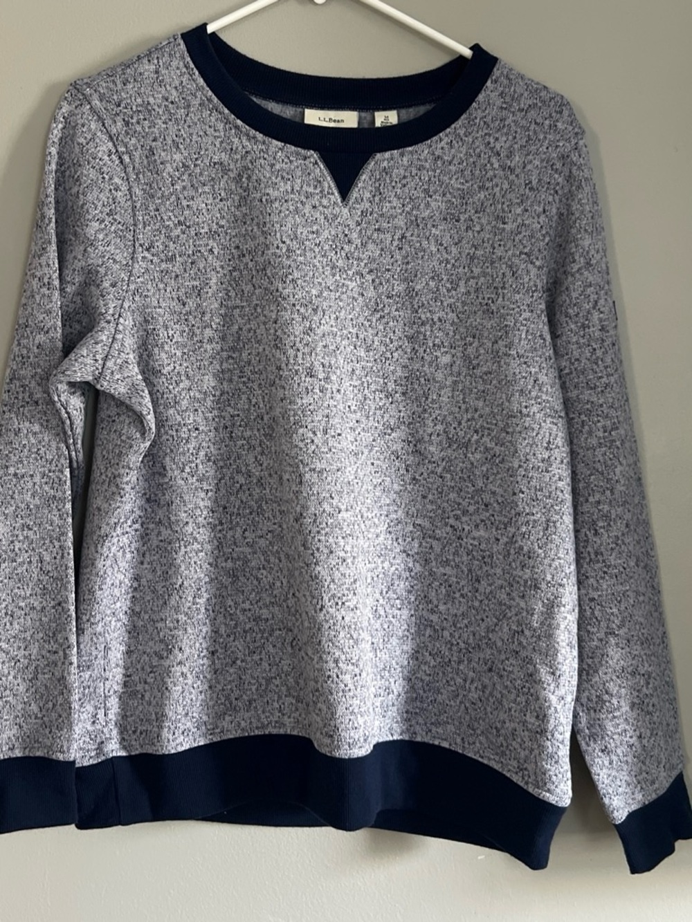 L.L.Bean Heathered Gray Pullover Sweatshirt‎ with Navy Trim